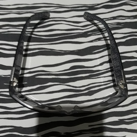 Glasses - Picture 3 of 4